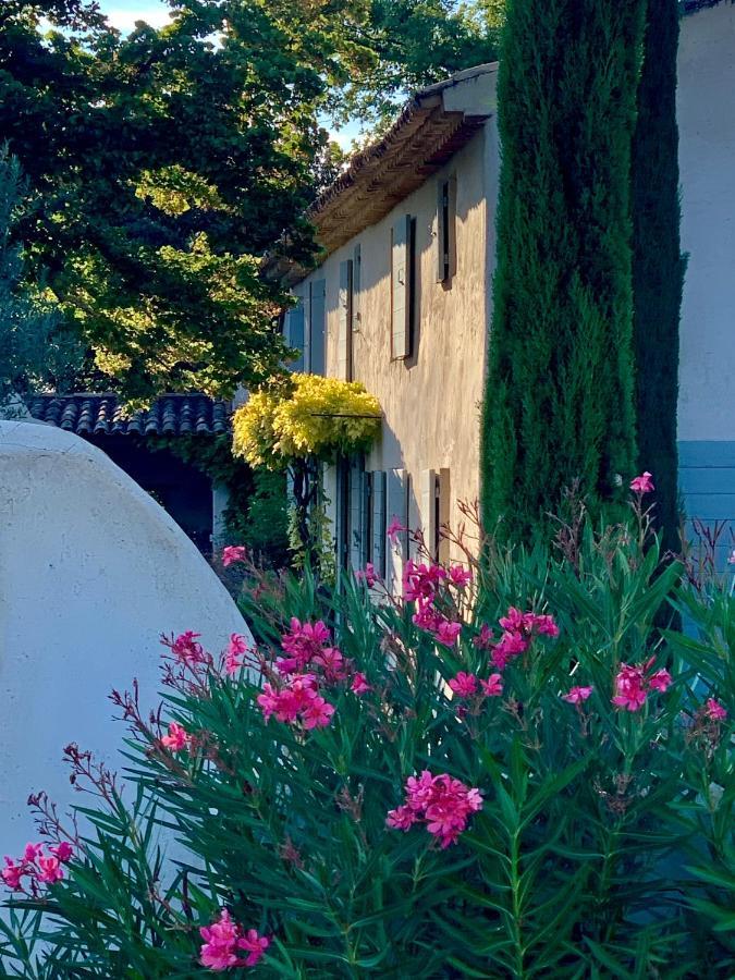Bed and Breakfast Les Jardins De Sitaara Cucuron Zewnętrze zdjęcie